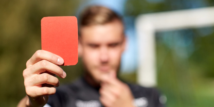 Carton rouge par un arbitre de football
